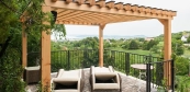 Egyedi pergola balatoni welness kertben